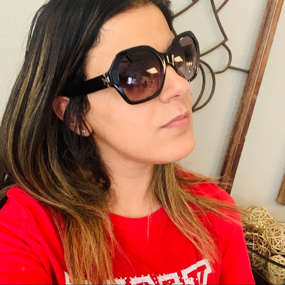 New black🖤 Tory butch sunglasses - Picture 6 of 8